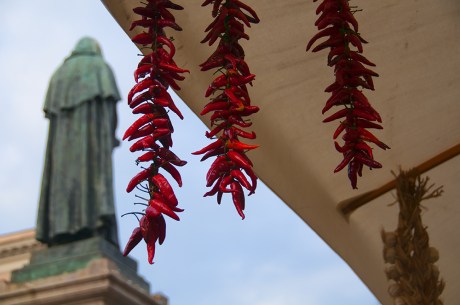I peperoncini e Giordano bruno bruciano entrambi